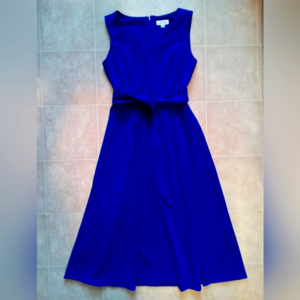 Calvin Klein V neck, belted sleeveless belted dress